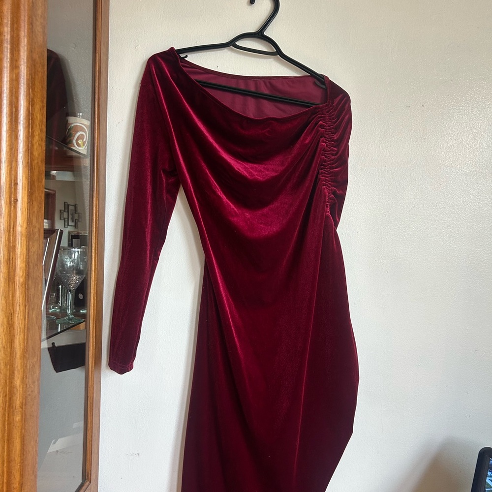 Luxurious Velvet Long Sleeve Dress in Rich Burgundy